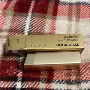 Hourglass Unlocked Soft Matte Lipstick in Gold Case